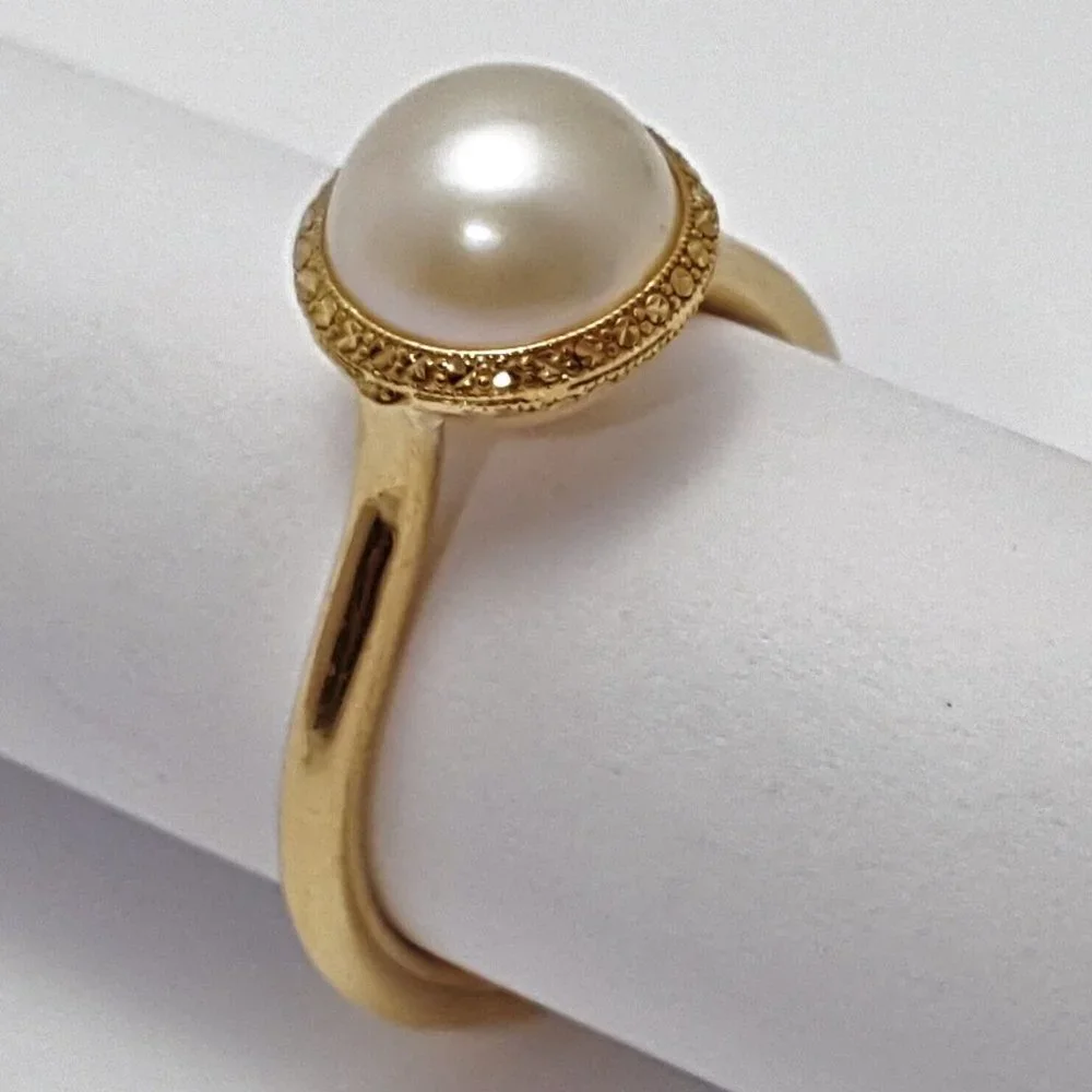 Beautiful 18K Karat Yellow Gold Designer Diamond Cut Pearl Ring - Size 10